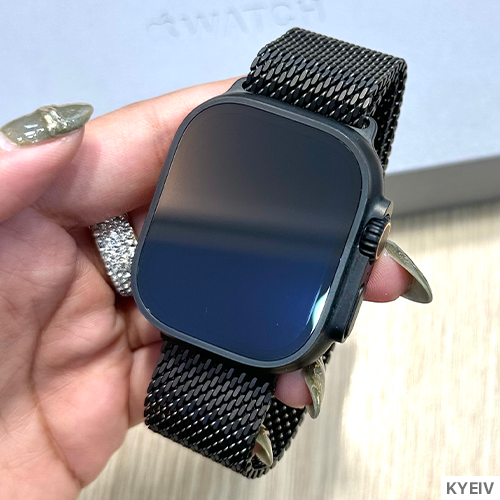 (Used) Apple Watch Ultra 2 New 49mm Black Titanium Milanese Loop (M)