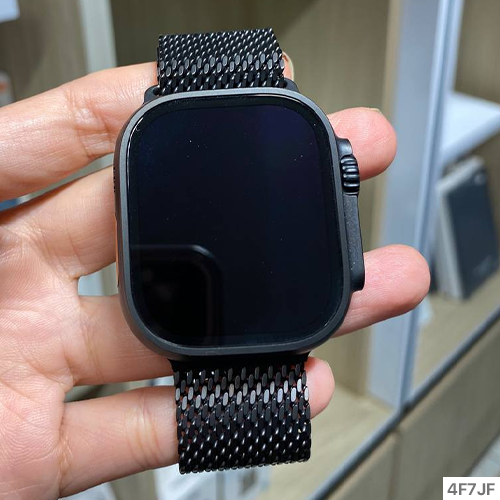 (Used) Apple Watch Ultra 2 New 49mm Black Titanium Milanese Loop